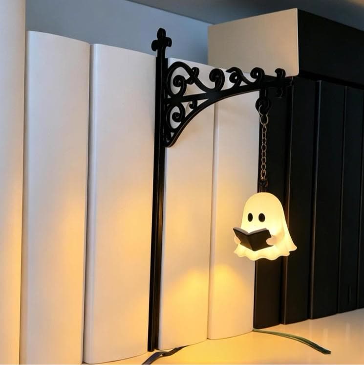 Boekenkastlamp met spookje